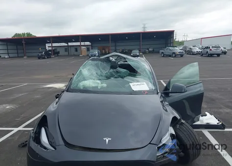 2024 Tesla Model Y Long Range Dual Motor All-Wheel Drive/Rwd from USA, damaged, VIN 7SAYGDED6RF151881